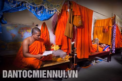 Với thanh thiếu niên Khmer, đi tu là được học chữ, học kinh Phật, học tiếng Pali…