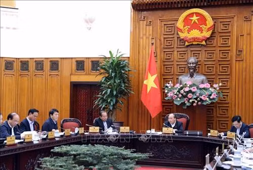 Thủ tướng Nguyễn Xuân Phúc chủ trì họp Thường trực Chính phủ tìm giải pháp tháo gỡ khó khăn cho ngành mía đường. Ảnh: Thống Nhất - TTXVN