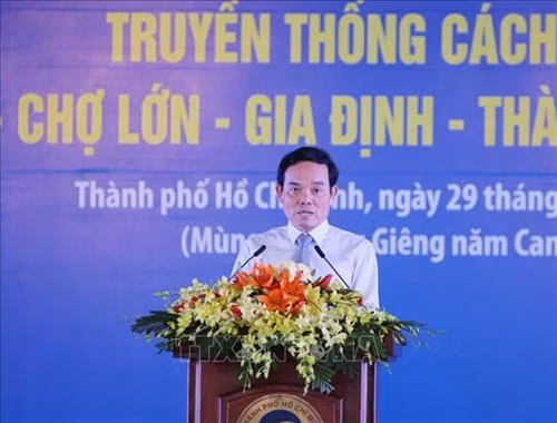 Phó Bí thư thường trực Thành ủy Trần Lưu Quang phát biểu tại buổi họp mặt. Ảnh: Thành Chung - TTXVN