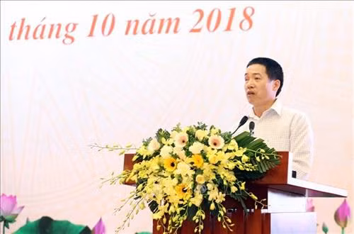 Ông Trần Trung Kiên, xã Vĩnh Kiên, huyện Yên Bình, tỉnh Yên Bái đại diện hộ gia đình vươn lên thoát nghèo phát biểu tại Hội nghị. Ảnh: Anh Tuấn – TTXVN