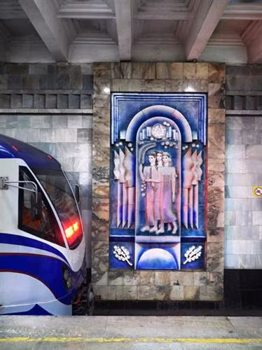 Một bức tranh tường trên ga Tashkent.