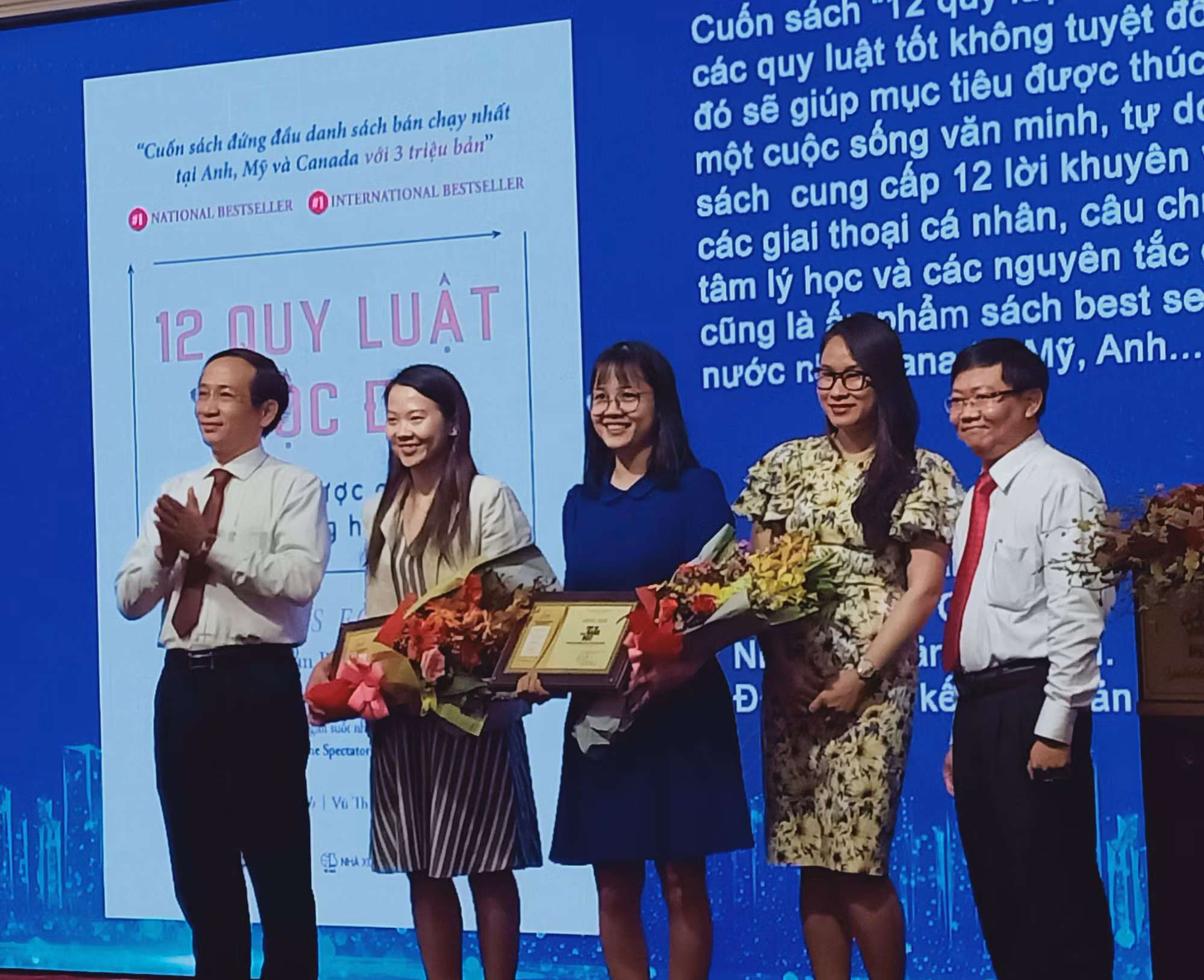Công bố Top 10 tựa sách, bộ sách do bạn đọc báo Doanh nhân Sài Gòn bình chọn ảnh 4
