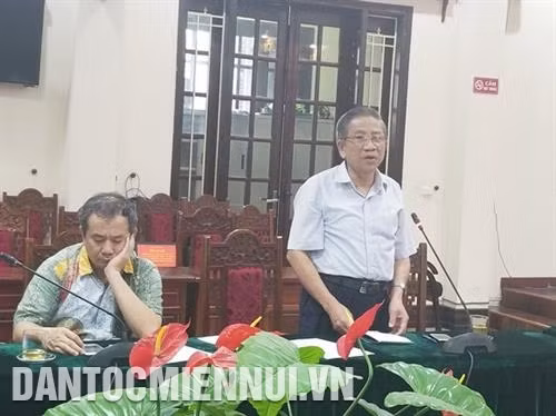 GS.TS. Nguyễn Minh Thuyết, Bộ Giáo dục và Đào tạo đóng góp ý kiến tại buổi tọa đàm. Ảnh: Hoàng Tâm