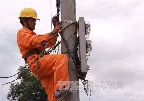 Công ty Điện lực tỉnh Đắk Lắk đã hoàn thành việc cấp điện cho 6.760 hộ với 115Km đường dây trung áp, 169 Km đường dây hạ áp, 61 trạm biến áp với tổng kinh phí đầu tư hơn 53 tỷ đồng