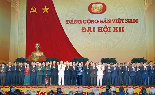 Ban chấp hành Trung ương khóa XII ra mắt Đại hội. Ảnh: Đức Tám- TTXVN