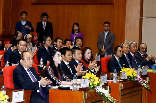 Thủ tướng Nguyễn Xuân Phúc và các đại biểu dự Hội nghị xúc tiến đầu tư tỉnh Vĩnh Phúc 2016. Ảnh: Thống Nhất-TTXVN