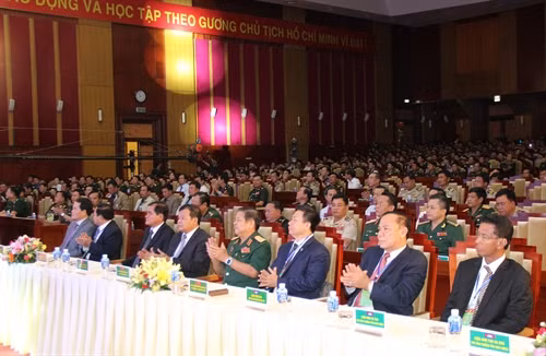 Các đại biểu dự giao lưu. Ảnh: Đức Hoảnh- TTXVN