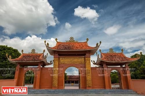 Cổng chính vào Thiền viện Trúc Lâm phương Nam.