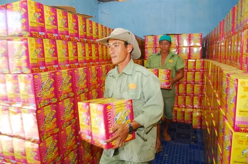 Công ty Cổ phần nước mắm Phan Thiết (PT FISACO) với thương hiệu nổi tiếng "con cá vàng" đã cung ứng ra thị trường khoảng 2 triệu lít, đạt doanh thu khoảng 70 tỷ đồng năm 2016.