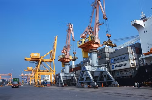 Tàu container cập cảng Tân Vũ. Ảnh: Lâm Khánh- TTXVN