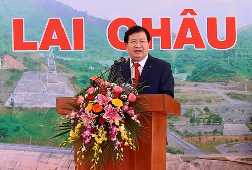 Phó Thủ tướng Trịnh Đình Dũng phát biểu tại buổi lễ. Ảnh: Ngọc Hà – TTXVN