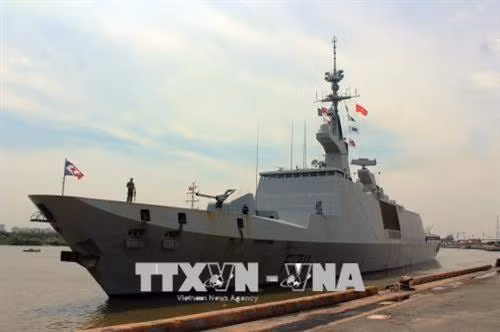Tàu hộ tống Surcouf do Trung tá Christine Ribbe chỉ huy cập cảng Thành phố Hồ Chí Minh vào sáng 1/6. Ảnh: Xuân Khu-TTXVN
