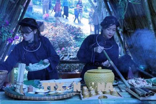 Giới thiệu ẩm thực 3 miền trong lễ hội Giỗ tổ Hùng Vương. Ảnh: Quốc Hùng-TTXVN