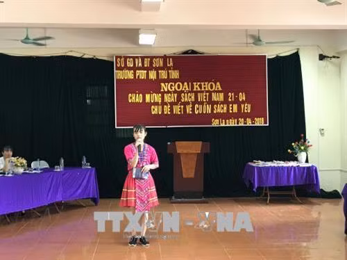 Học sinh trường Trung học phổ thông dân tộc nội trú tỉnh Sơn La trong một buổi ngoại khóa. Ảnh: Hữu Quyết - TTXVN