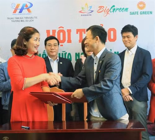 Lễ ký kết các biên bản thỏa thuận hợp tác giữa các doanh nghiệp tại Hội thảo