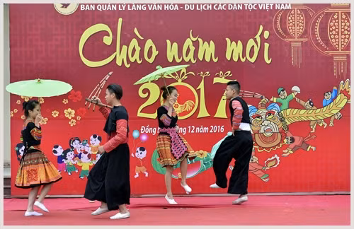 Một tiết mục văn nghệ tại Làng Văn hóa-Du lịch các dân tộc Việt Nam