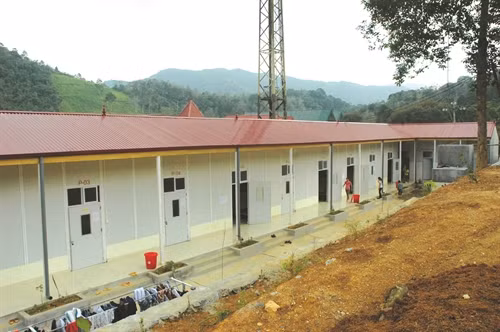Xây dựng phòng học, nhà nội trú cho con em đồng bào dân tộc