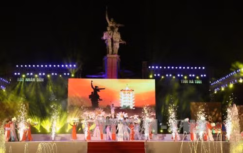 Một tiết mục văn nghệ tại chương trình. Ảnh: Thống Nhất-TTXVN