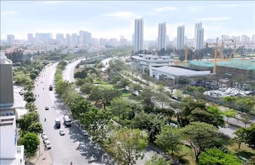 Đại lộ Nguyễn Văn Linh cạnh Khu đô thị Phú Mỹ Hưng, quận 7. Ảnh: Quang Nhựt – TTXVN