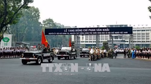 Đoàn xe tang chở di ảnh nguyên Thủ tướng Phan Văn Khải tại lễ truy điệu. Ảnh: Thế Anh - TTXVN