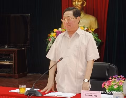 Bộ trưởng, Chủ nhiệm Ủy ban Dân tộc Giàng Seo Phử phát biểu tại cuộc họp.