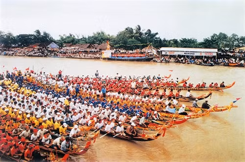 Đua ghe ngo trong ngày hội ở Sóc Trăng