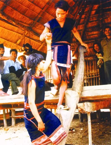Cô dâu chú rể trong ngày cưới