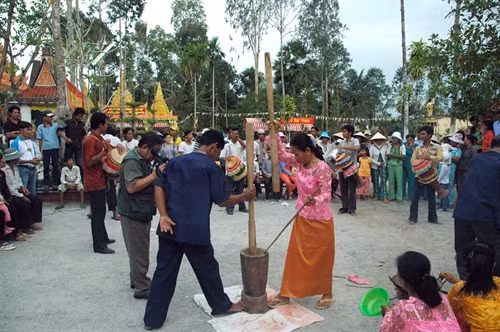 Giã cốm dẹp