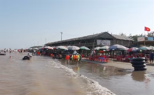 Một góc bãi biển trong khu du lịch sinh thái Cồn Vành. Ảnh: Xuân Tiến-TTXVN