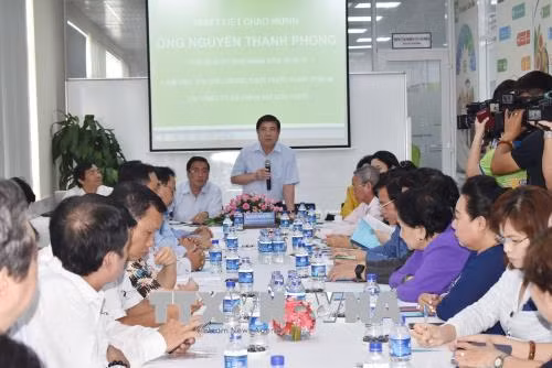 Chủ tịch UBND Thành phố Hồ Chí Minh Nguyễn Thành Phong phát biểu tại buổi làm việc. Ảnh: Mỹ Phương – TTXVN