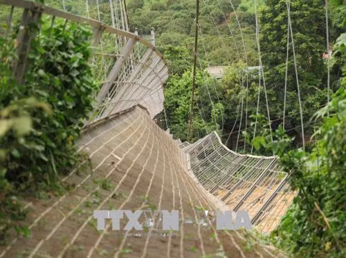 Cầu treo Hải Sơn ở bản Hải Sơn, xã Chiềng Khoong (Sông Mã, Sơn La) bị sự cố tụt dây cáp. Ảnh: Lê Hữu Quyết - TTXVN