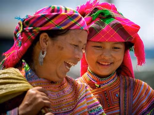 Đồng bào dân tộc thiểu số - nhất là phụ nữ rất cần được cập nhật thông tin để nâng cao kiến thức, đời sống.