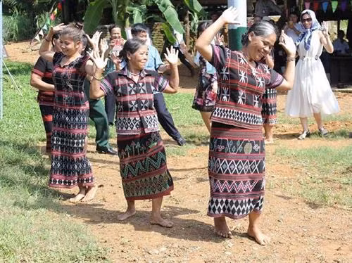 Điệu múa Xoang của người Tà Ôi.