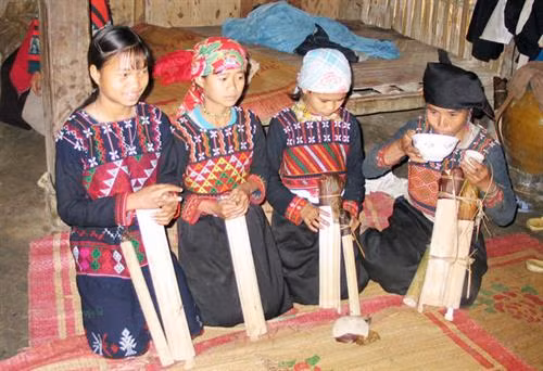 Một nghi lễ trong đám cưới của người Xa Phó.