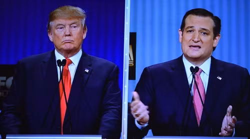 Hai ứng cử viên Tổng thống Mỹ tiềm năng Thượng nghị sĩ bang Texas Ted Cruz (phải) và doanh nhân tỷ phú Donald Trump. AFP/TTXVN