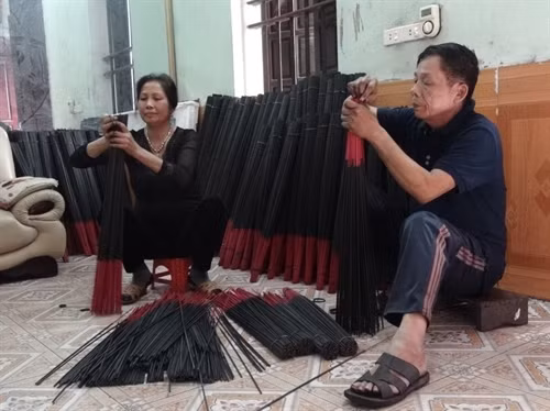 Bó hương để mang đi tiêu thụ.