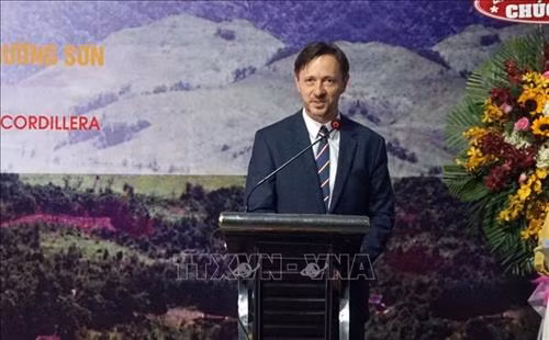 Ông Baloghdi Tibor, Tổng Lãnh sự Hungary tại Thành phố Hồ Chí Minh chia sẻ tại chương trình khai mạc triển lãm. Ảnh: Thu Hoài - TTXVN