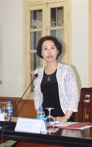 Bà Triệu Thị Tình - Phó GĐ Sở VHTTDL tỉnh Hà Giang trả lời câu hỏi của các phóng viên