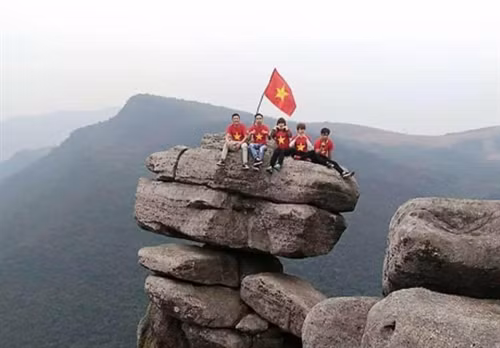 4 mỏm đá "sống ảo" khiến phượt thủ Việt phát cuồng ảnh 1