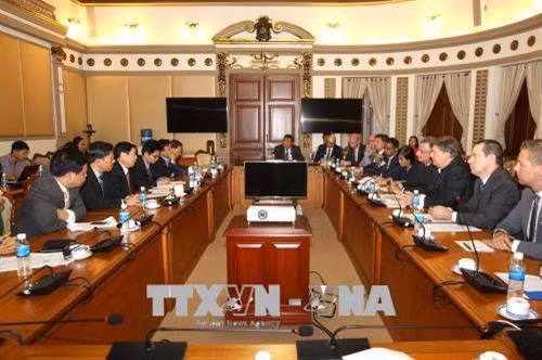 Chủ tịch UBND Thành phố Hồ Chí Minh Nguyễn Thành Phong tiếp ông Nicolas Audier, Đồng Chủ tịch Eurocharm. Ảnh: Thanh Vũ-TTXVN