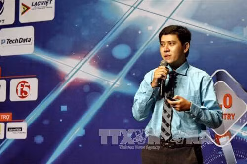 Ông Bùi Minh Công, Trưởng bộ phận bán hàng TechData, trình bày tham luận tại Hội thảo. Ảnh: Thế Anh – TTXVN