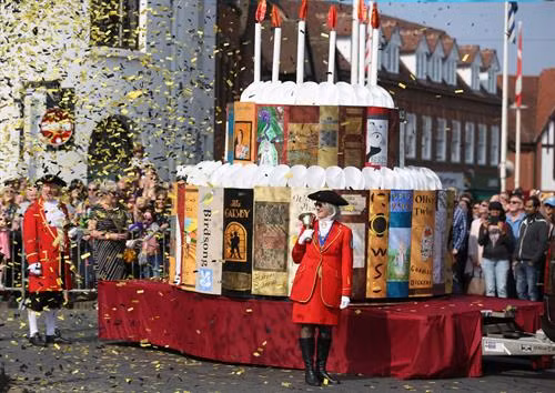 Anh: Kỷ niệm 454 năm ngày sinh nhà văn William Shakespeare ảnh 8