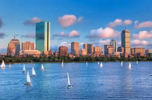 1. Boston-Cambridge (Mỹ) THE nhóm hai thành phố nổi tiếng của Mỹ vì sự gần gũi giữa chúng. Nơi đây có những viện đại học uy tín nhất thế giới, gồm: Đại học Harvard, Viện Công nghệ Massachusetts, Đại học Boston, Đại học Massachusetts, Đại học Tufts và Đại học Northeastern. Ảnh: Vox Cambridge 2. London (Anh) London cũng có 6 đại học trong top 200 trường do THE bình chọn: Đại học Hoàng gia London, Trường King's College, Trường Kinh tế và Khoa học chính trị London, Đại học Queen Mary, Royal Holloway (Đại học London) và Trường University College London (UCL). Ảnh: Hand Luggage Only 3. Paris (Pháp) Paris là điểm đến mơ ước của sinh viên quốc tế. 5 trường đại học hàng đầu thế giới có trụ sở ở thành phố này, gồm: Đại học Bách khoa Paris, Đại học Nghiên cứu PSL - Paris Sciences et Lettres, Đại học Paris-Sorbonne (Paris 4), Đại học Paris-Sud, Đại học Pierre and Marie Curie. Ảnh: SIS 4. Hong Kong (Trung Quốc) Giống như Paris, Hong Kong cũng có 5 trong số 200 trường hàng đầu thế giới, gồm: Đại học Trung văn Hương Cảng, trường City University of Hong Kong, Đại học Bách khoa Hong Kong, Đại học Khoa học và Công nghệ Hong Kong và Đại học Hong Kong. Ảnh: The Travellight World 5. Berlin (Đức) Bốn đại học nổi tiếng nằm ở thủ đô của Đức là: trường Charité - Universitätsmedizin Berlin, Đại học Humboldt Berlin, Đại học Kỹ thuật Berlin và Đại học Free Berlin. Ảnh: Kulturpara 6. Los Angeles (Mỹ) Thành phố nổi tiếng bậc nhất nước Mỹ là nhà của Viện Công nghệ California, Đại học California Irvine, Đại học California ở Los Angeles và Đại học Southern California. Ảnh: College Magazine 7. Stockholm (Thụy Điển) Thủ đô của Thụy Điển có 3 đại học nằm trong top 200 do THE bình chọn, gồm: Viện Karolinska, Viện Công nghệ Hoàng gia KTH và Đại học Stockholm. Ảnh: Domingo Leiva 8. New York (Mỹ) Thành phố New York là nơi đặt khuôn viên của ba đại học lớn: Đại học Columbia, Đại học New York và Đại học Rutgers (thuộc Đại học bang New Jersey). Ảnh: Sitios Turisticos