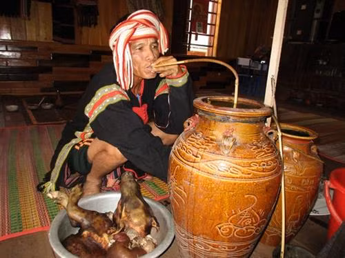 Rượu cần Gia Rai.