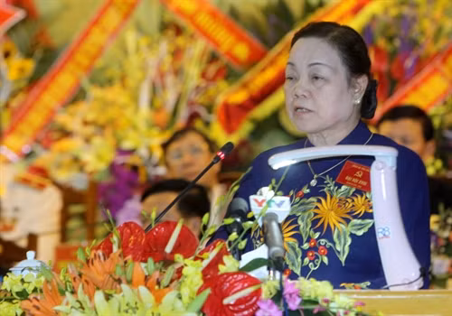 Đồng chí Hà Thị Khiết, Bí thư Trung ương Đảng, Trưởng ban Dân vận Trung ương phát biểu tại Đại hội Đảng bộ tỉnh Yên Bái lần thứ XVIII. Ảnh: Thế Duyệt – TTXVN