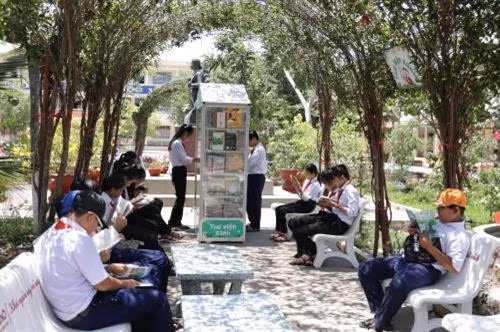 Mái vòm được lầm từ cây xanh giúp học sinh gần với thiên nhiên. Ảnh: Huỳnh Phúc Hậu/TTXVN