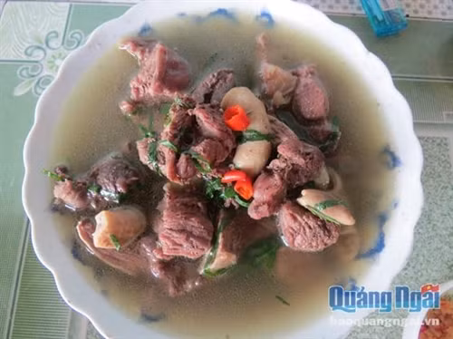 Về Ba Tơ ăn thịt trâu ảnh 2
