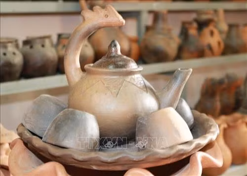 Mẫu mã gốm Chăm Bàu Trúc. Ảnh: Nguyễn Thành – TTXVN