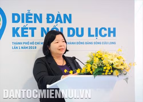 Bà Cao Xuân Thu Vân, Giám đốc Sở Văn hóa, Thông tin, Thể thao và Du lịch tỉnh Bạc Liêu giới thiệu tiềm năng du lịch tại cụm phía Tây vùng ĐBSCL