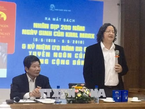 Ông Nguyễn Minh Nhựt, Giám đốc Nhà xuất bản Trẻ chia sẻ tại buổi họp báo. Ảnh: Gia Thuận – TTXVN